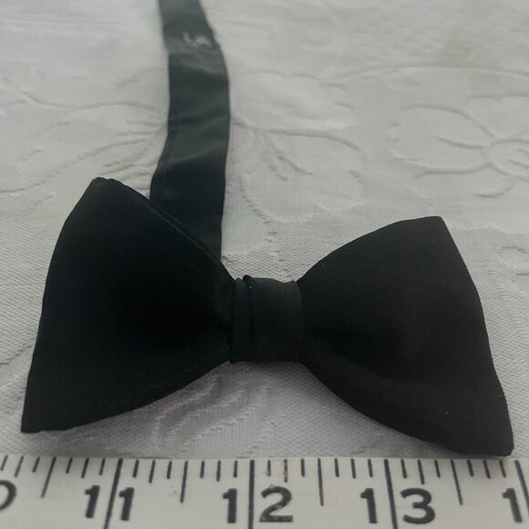 AKCO ENGLAND LUXURY BOW TIE Black Pre-tied Adjustable CHRISTMAS WEDDING FORMAL - Picture 2 of 5